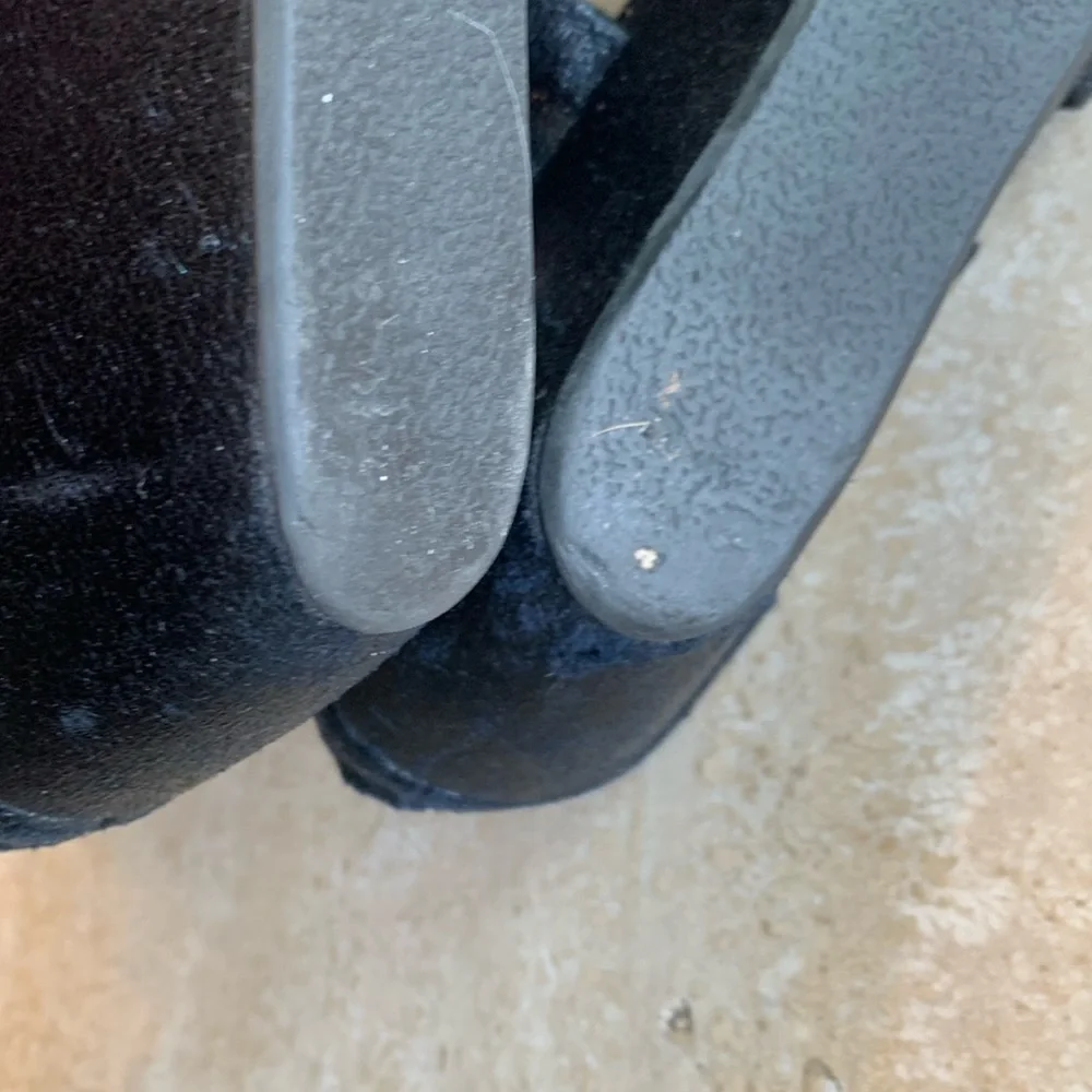 BLOWFISH black strappy leather wedge sandals, textured, back zip, 2” heel. 9 - Picture 14 of 17